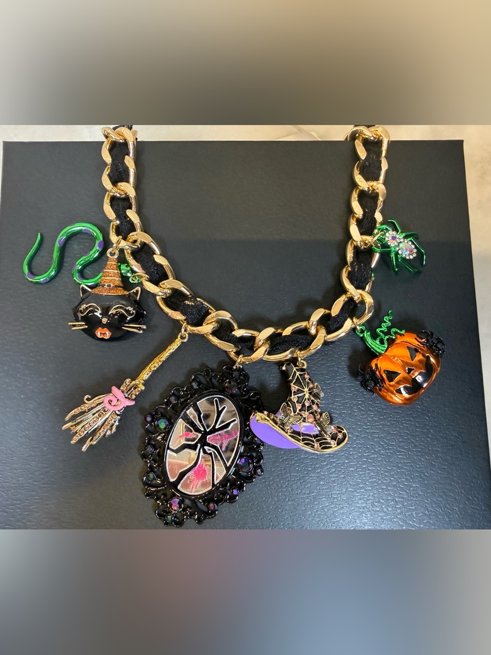 NEW RELEASE Betsey Johnson Halloween Charm Car Spider Pumpkin Hat Necklace NWT - Picture 2 of 3